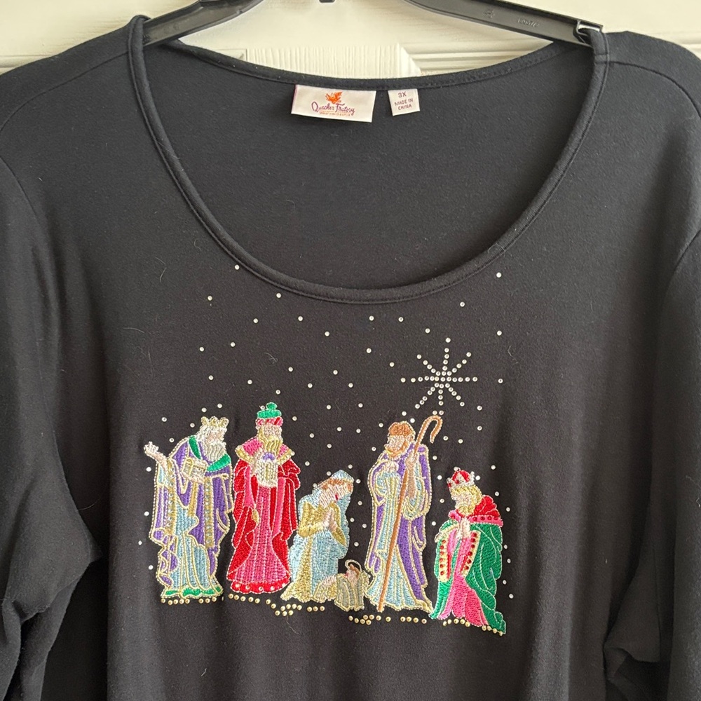 Quacker Factory Black Top with Holiday Scene